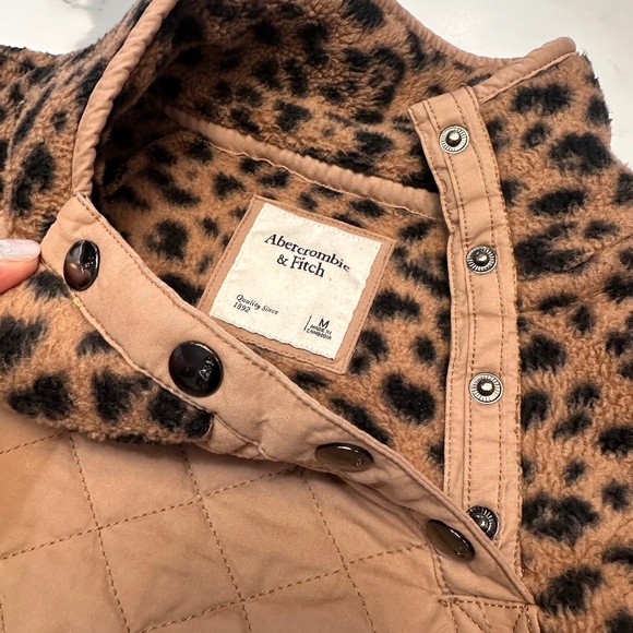 Abercrombie and Fitch quarter snap fleece leopard womens medium - Picture 2 of 5